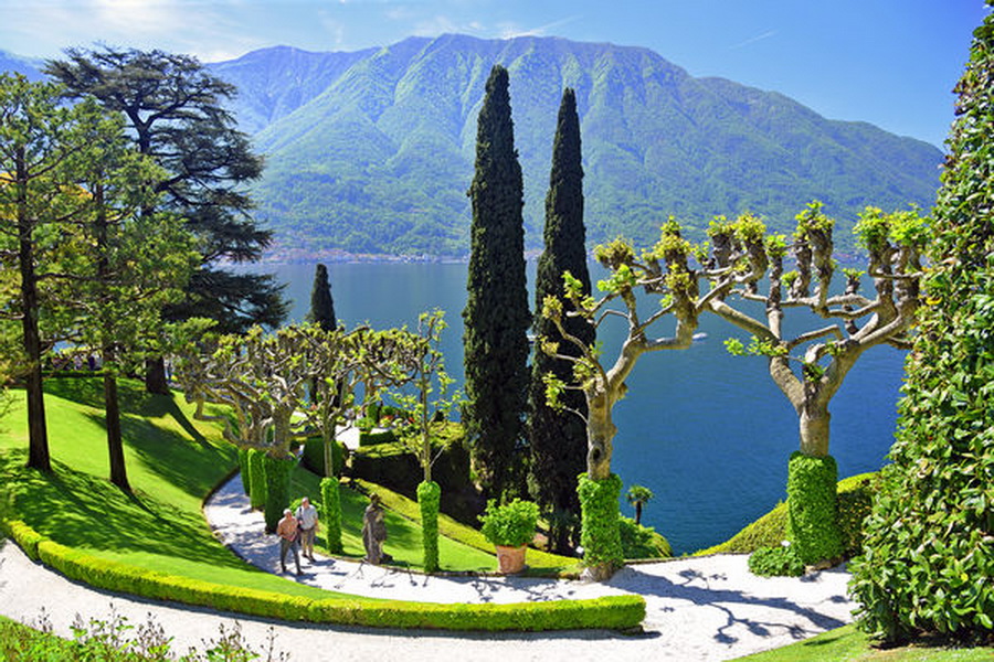 INTERNATIONAL FOLKLORE FESTIVAL Varenna, Lago di Como, Lombardy, Italy