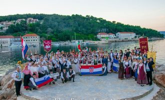 Фолклорен фестивал в Хвар, Хърватска
