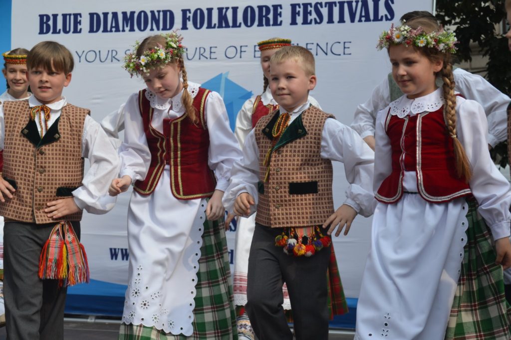 Festival folklor limni komo