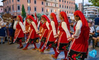 Фолклорен фестивал в Монтекатини Терме, Тоскана – Oфициално представяне