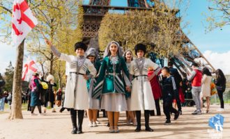 Festival folklora “Les lumieres de Paris“ Pariz