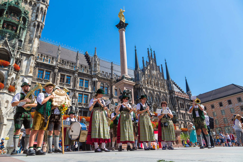 фолклорен фестивал Мюнхен